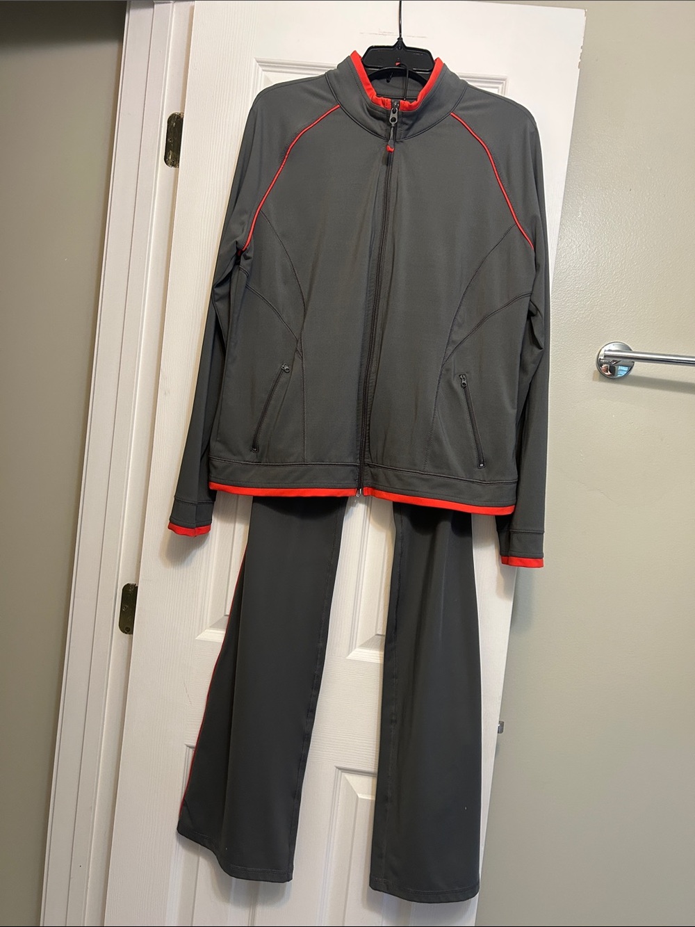 New York & Company Inmotion Grey Active zip jacket and pants set